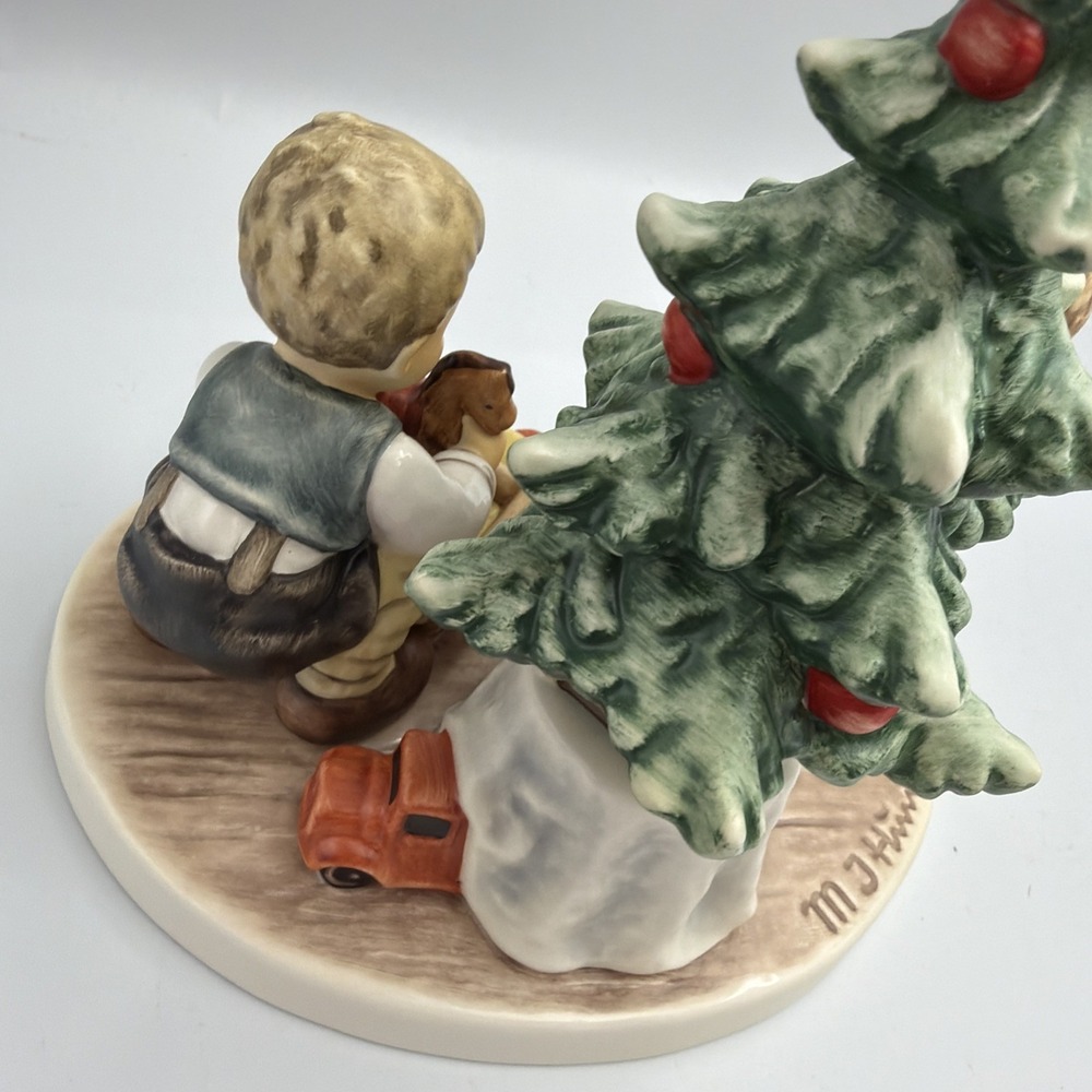 Rare LE HUMMEL 2263 CHRISTMAS MORNING PRESENT FIGURINE 2330 Out Of 4000 - Picture 8 of 11